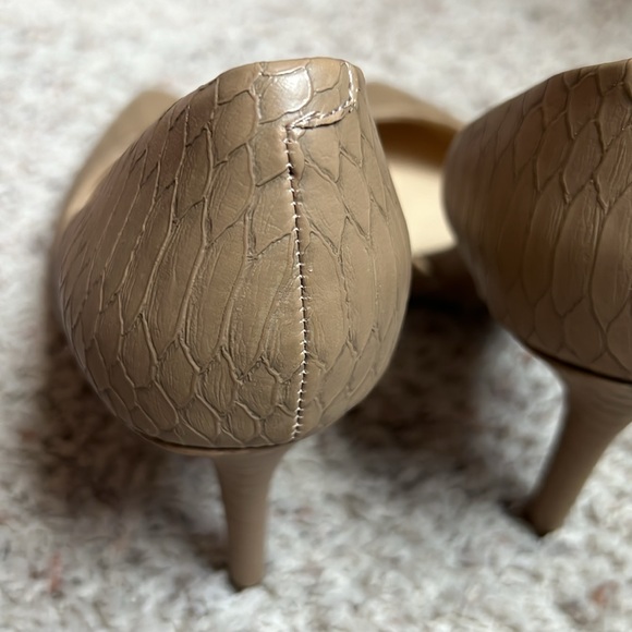 Heels - Picture 5 of 8